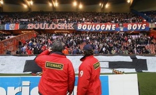 Le plus âgé, 28 ans, a affirmé être "membre du bureau des Boulogne Boys", la plus grosse association de supporteurs du PSG, où il serait entré en 1999, selon ses déclarations rapportées par le procureur.
