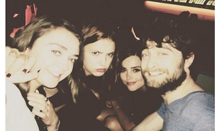 L'actrice Maisie Williams pose avec Daniel Radcliffe, Hannah Murray et Jenna Coleman au Comic Con de San Diego, le 12 juillet 2015.