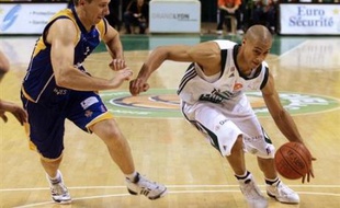 Villeurbanne - Hyères-Toulon (94-78). Chahutée ces dernières semaines et battu par Dijon, l'Asvel a sonné le réveil en dominant outrageusement un HTV relativement impuissant. Supérieur dans la raquette, avec notamment 8 (!) rebonds offensif pour Troutman, Villeurbanne a brillé en attaque mais surtout retrouvé une cohésion défensive qui lui ouvre de belles perspectives.