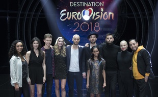 Les candidats de la deuxième demi-finale de «Destination Eurovision» : Lucie Vagenheim, Sarah Caillibot, Max Cinnamon, June The Girl, Sweem, Igit, Jane Constance (devant Igit), les Madame Monsieur Jean-Karl Lucas et Emilie Satt, Nassi.