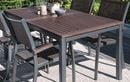 Envie de recevoir vos amis sur la terrasse ? Cette table de jardin design est à -63 % chez Jysk, profitez-en !
