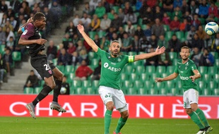 Loïc Perrin constate, impuissant, l'ouverture du score du Messin Habib Diallo mercredi soir. L'ASSE est plongée pour de bon dans la crise. ROMAIN LAFABREGUE