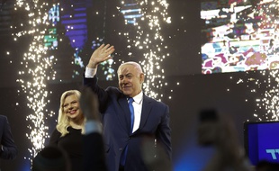 Benjamin Netanyahou a revendiqué la victoire aux législatives du 9 avril 2019 mais il devra attendre les résultats définitifs et parvenir à former une coalition.