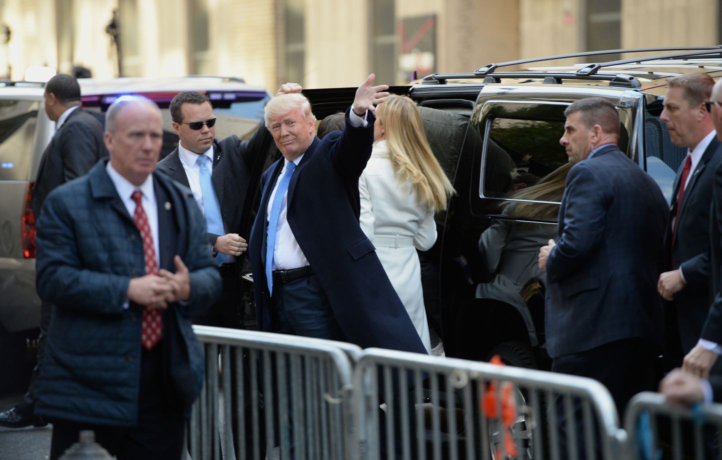 Présidentielle américaine 2016: Donald Trump hué à son arrivée au bureau de  vote à New York