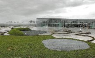 L'antenne du Louvre à Lens a déjà été adoptée par la population nordiste, qui a multiplié les projets parfois insolites.