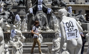 Les statues de l'artiste Stéphane Vigny, place Royale, dans le cadre du Voyage à Nantes 2019.