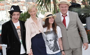 L'équipe du film «We Need to talk about Kevin» au complet pour le photocall cannois: (de gauche à droite) Ezra Miller, Tilda Swinton, Lynne Ramsay et John C. Reilly.