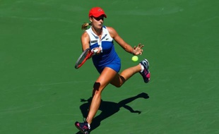 Les Françaises Mathilde Johansson et Alizé Cornet ont été éliminées jeudi en quarts de finale du tournoi WTA de Canton, tandis que la prometteuse anglaise Laura Robson s'est qualifiée pour les demi-finales en battant une deuxième Chinoise en deux jours.