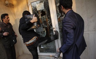 La France a décidé de "rappeler en consultation" son ambassadeur en Iran et a réitéré au chargé d'affaire iranien à Paris les plus fermes condamnations du saccage de l'ambassade britannique à Téhéran, a déclaré mercredi soir le porte-parole du ministère des Affaires étrangères.