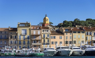 Des yachts dans le port de Saint-Tropez (Illustration).