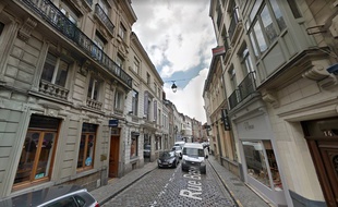 Le voleur a été interpellé rue Basse, à Lille.