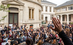 Des étudiants bloquent un des sites de Lyon 2, le 12 avril 2018. Credit:KONRAD K./SIPA/