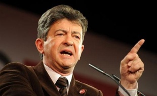 Jean-Luc Mélenchon (Front de gauche) a estimé lundi que Marine Le Pen (FN), lors de son meeting à Metz dimanche, n'avait fait que "piller" le vocabulaire du Front de gauche alors que, selon lui, "tout ce qui intéresse la vie quotidienne des travailleurs ne la concerne pas".