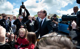 François Hollande, après une déclaration à Tulle, devrait fêter, s'il est élu, sa victoire à la Bastille, tandis que Nicolas Sarkozy s'exprimera à la Mutualité, avant de participer, s'il est réélu, à un rassemblement à la Concorde, selon des sources concordantes.