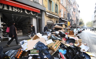 Les poubelles s’amoncellent à Marseille.