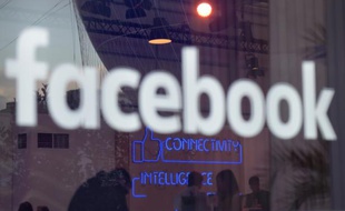 Le logo "Facebook" à Berlin, le 24 février 2016