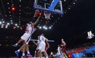 Tony Parker lors du quart de finale de l'Eurobasket France-Lettonie (84-70), le 16 septembre 2015 au stade Pierre-Mauroy de Lille.