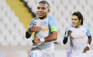 Oui, on a un petit souci de carnation sur notre hybride Sarr-Cavani (et un petit souci avec l'outil baguette magique de Photoshop)