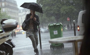Les huit départements d'Ile-de-France ont été placés lundi matin en alerte orange en raison d'orages attendus dans la matinée pouvant être localement violents, a indiqué Météo France dans un communiqué.