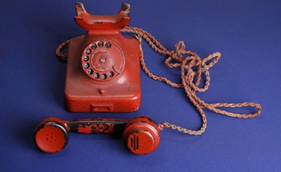 Le téléphone rouge d'Adolf Hitler, vendu aux enchères le 19 février 2017.