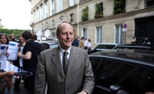 Le président de la fédération UMP de Paris et député-maire du XVe arrondissement Philippe Goujon a dénoncé lundi "le détournement des moyens municipaux (...) à des fins électorales" par la candidate PS à la mairie de Paris Anne Hidalgo, élue du XVe.