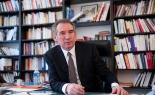 Francois Bayrou, président du Modem, au siège de son parti au 133 rue de l'université à Paris, le 07 mars 2012.