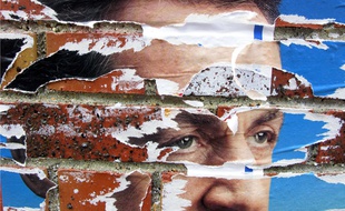 Une affiche déchirée de Nicolas Sarkozy durant la campagne présidentielle de 2012.