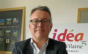 Olivier Le Moine joue avec la couleur des algues dans ses smoothies.