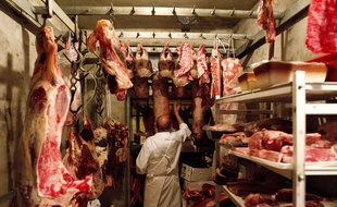 Illustration d'une réserve d'un boucher au marché de Rungis.