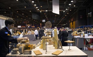 Un artisan fromager participe le 24 février 2015 à Paris au concours de "Meilleur ouvrier de France"