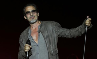 Le chanteur français Florent Pagny sur la scène des Francofolies de La Rochelle le 13 juillet 2015