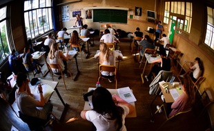 Pendant que les lycéens passent le bac philo, les internautes se lâchent sur Twitter.