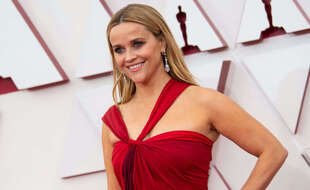 Reese Witherspoon sur le tapis rouge des Oscars en 2021