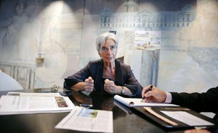 La ministre de l'Economie Christine Lagarde a indiqué lundi sur France Info qu'elle attendait "une meilleure performance" de la croissance au quatrième trimestre qu'au troisième où elle s'est établie à 0,4%, selon les premières estimations de l'Insee.