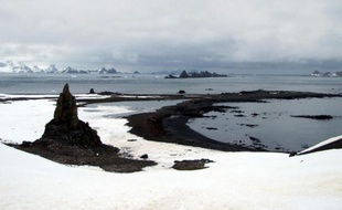 La Chine a ouvert sa quatrième station de recherche dans l'Antarctique, une nouvelle étape dans le renforcement rapide de sa présence sur le continent blanc où elle a prévu de construire une nouvelle base d'ici début 2015.
