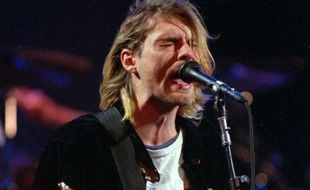 Kurt Cobain, leader de Nirvana, lors d'un concert en 1993.
