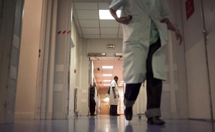 Dans les couloirs d'un hôpital parisien, en 2010