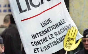 Près de trois quarts des Français considèrent le racisme comme "un danger" pour la société, mais la même proportion ne fait pas confiance aux associations antiracistes pour le combattre, selon un sondage OpinionWay pour la Licra publié lundi.