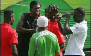 Les joueurs togolais seront bien sur la pelouse de Dortmund ce lundi (13h00 GMT) pour affronter la Suisse, après avoir maintenu jusqu'au dernier moment leur menace de boycotter le match pour obtenir le versement de primes de participation au Mondial-2006 de football.