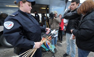 Campagne de prévention auprès des jeunes, dépliants d'information ou contrôles de police: en Alsace, les autorités se mobilisent contre les pétards et les feux d'artifice, une tradition de la Saint-Sylvestre qui fait chaque année plusieurs dizaines de blessés.