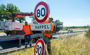 Depuis le 1er juillet 2018, la vitesse est limitée à 80 km/h sur les routes secondaires.