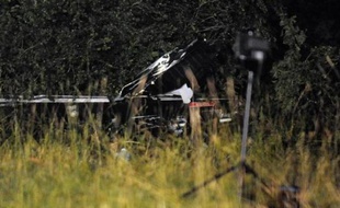 Les débris de l'hélicoptère photographiés après le crash dans l'Ain, le dimanche 21 juin 2009
