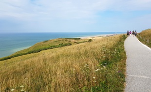 Le chemin de promenade autour du Cap Blanc Nez, sur la cote d'Opale, dans le Pas-de-Calais.