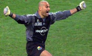 José Luis Chilavert vient de donner la victoire à Strasbourg en final de la Coupe de France 2001, le 25 mai 2001.