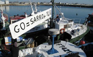 Grève des marins pêcheurs à Saint-Guénolé (Finistère) contre la hausse du prix du fuel, le 2 novembre 2007