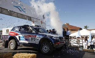 Le pilote argentin Orlando Terranova avant le départ du Dakar 2009.