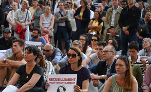 Vincent Lambert: veillée de prière à Paris contre l'arrêt des traitements.