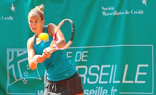 Mathilde Johansson est venue à bout de l'Israélienne Julia Glushko (149e WTA) en la battant 4-6, 6-3, 6-4.