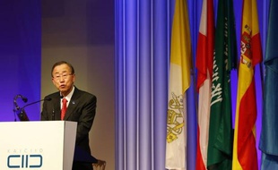 Les conflits au Proche-Orient ou au Mali illustrent l'urgence d'un dialogue entre les religions, a estimé le secrétaire général de l'ONU Ban Ki-moon lors de l'inauguration lundi à Vienne d'un nouveau centre controversé financé par l'Arabie saoudite et visant à promouvoir le dialogue interreligieux.