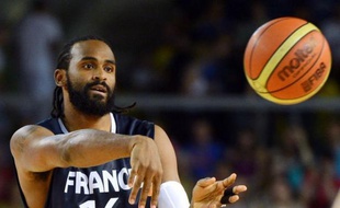 Un mois après être devenu le quatrième Français à remporter le titre NBA, Ronny Turiaf repart en campagne avec l'équipe de France aux JO de Londres (27 juillet-12 août) avec la même envie de grimper au sommet.